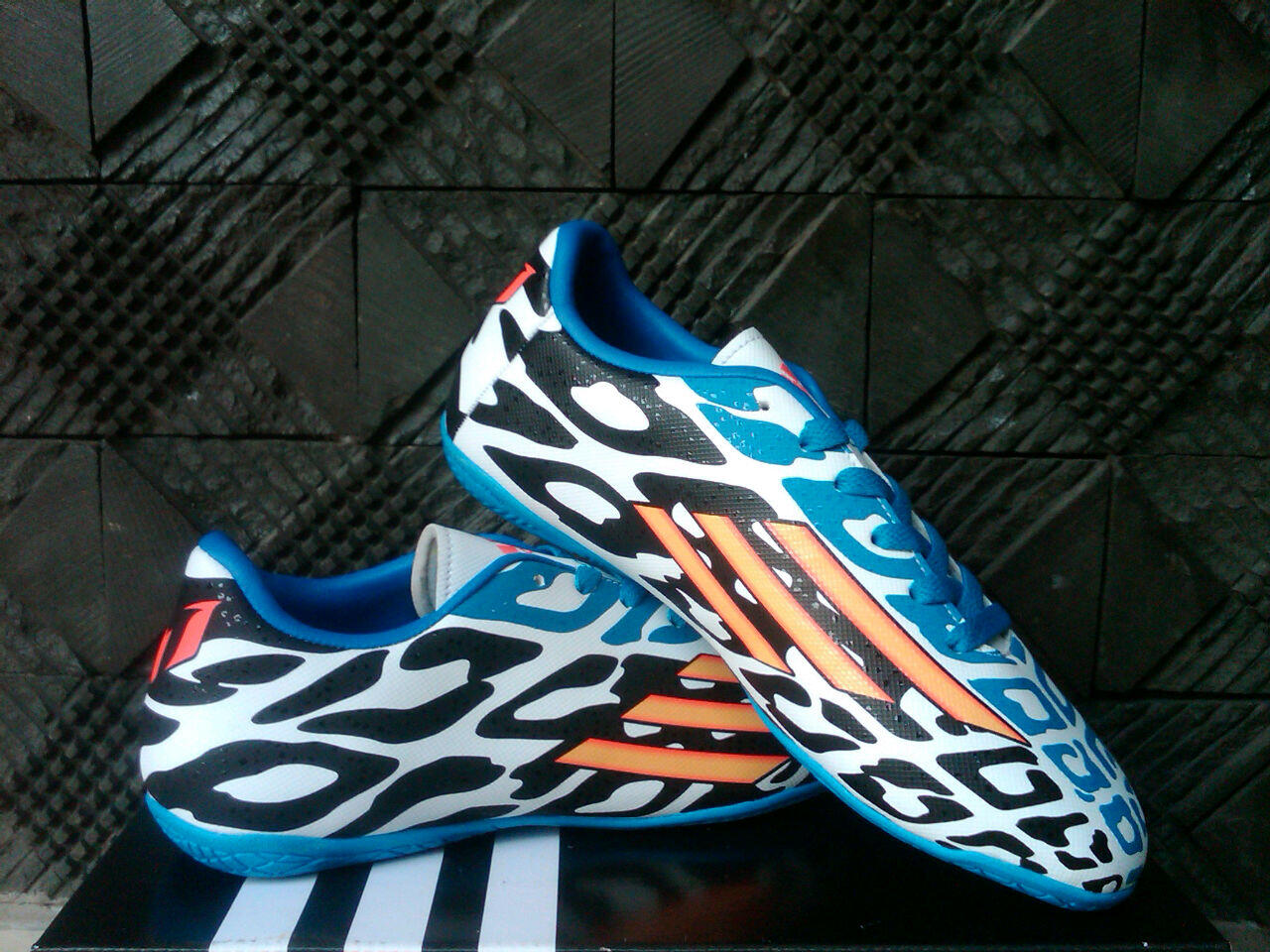 sepatu futsal adidas terbaru 2014