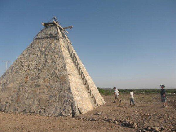 Kisah Petani Asal Meksiko yang Membangun Piramid Atas Perintah Alien