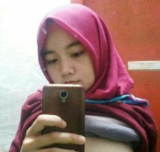 Indonesia hijab pink berkacamata nyepong