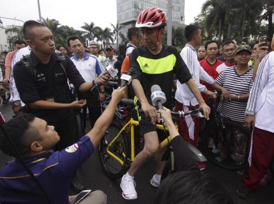 Jokowi Gowes Sepeda Di Acara Car Free Day Bogor jokowi gowes sepeda di acara car free day bogor