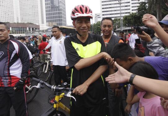 Jokowi Gowes Sepeda Di Acara Car Free Day Bogor jokowi gowes sepeda di acara car free day bogor
