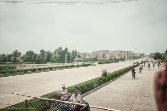Fotografer ini Mengambil Foto-Foto Terlarang dari  Korea Utara, Hasilnya....