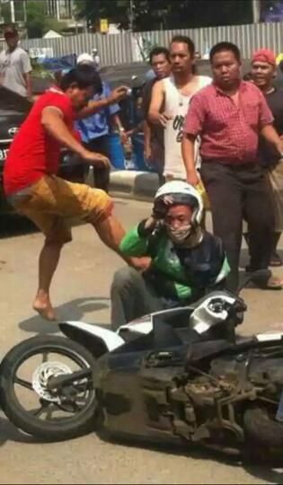 INGET BAIK BAIK NIH MUKA YG NGEROYOK GOJEK