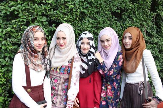 5 wanita jilbab bersaudara ini bikin galau gak karuan