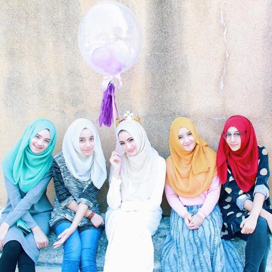 5 wanita jilbab bersaudara ini bikin galau gak karuan