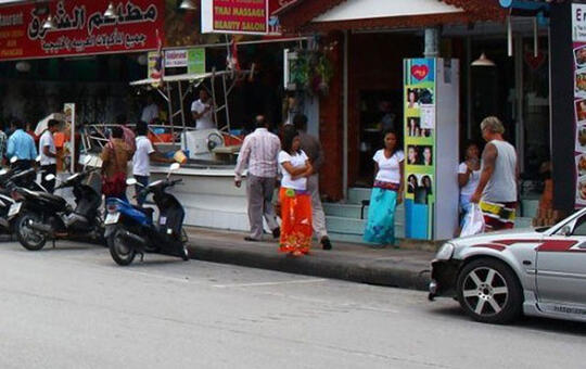 10 Rental Paling Nyeleneh Di Dunia. Sewa Istri Sampe  Ibu Hamil!