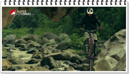 Trial Bike Ekstrim di Sungai Citarum