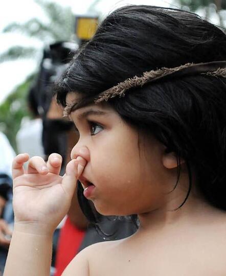 30 Aksi ngupil sosok kondang ini bikin geleng-geleng kepala