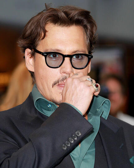 30 Aksi ngupil sosok kondang ini bikin geleng-geleng kepala