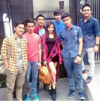 Suka Ngeliat Cewek Seksi, Tapi Ngelarang Pacarnya Berpakaian Seksi