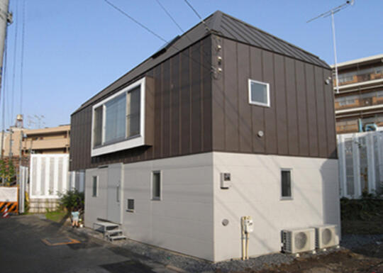 Rumah yang Kelihatan Kecil di Luar Ternyata Luas di  Dalam