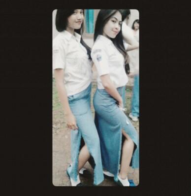 Gaya Nge-Gemesin Anak SMA Jaman Sekarang (++FOTO)