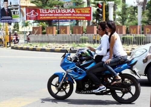  Inilah Fenomena Cara Memakai Helm Yang Berada  Disekitar Kita...