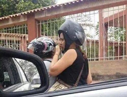  Inilah Fenomena Cara Memakai Helm Yang Berada  Disekitar Kita...