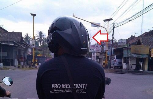  Inilah Fenomena Cara Memakai Helm Yang Berada  Disekitar Kita...