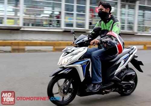  Inilah Fenomena Cara Memakai Helm Yang Berada  Disekitar Kita...