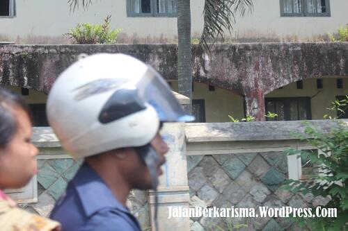  Inilah Fenomena Cara Memakai Helm Yang Berada  Disekitar Kita...