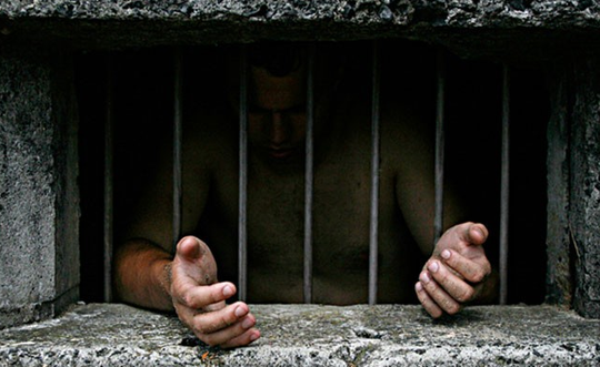 [RIP YUYUN] Pelaku Perkosaan Ini Dapat Karma Pedih di  Penjara! 