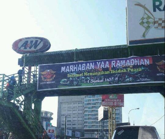 Di dunia ini mungkin cuma di Bekasi puasa Ramadhan dilakukan bulan Syawal