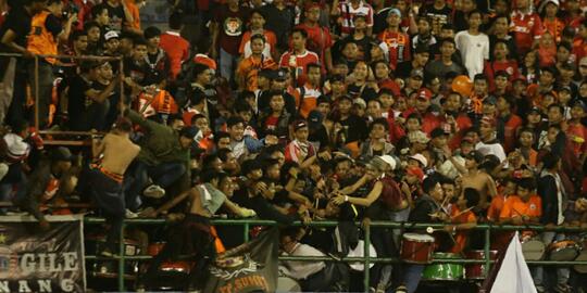 PERSIJA VS PERSIB | Oknum Jakmania, Perkumpulan  Pembunuh Bertopeng Sporter Bola ?