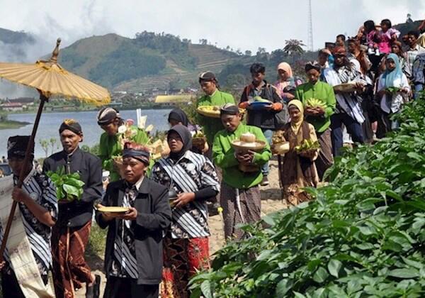 8 Agama Asli Indonesia ini Tak Pernah Diakui oleh Pemerintah Sejak Dulu