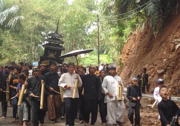 8 Agama Asli Indonesia ini Tak Pernah Diakui oleh Pemerintah Sejak Dulu