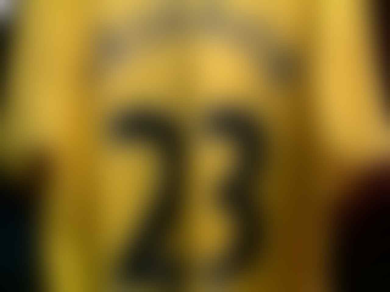 dicari jersey arsenal KW (klo bisa yg jadul ya gan)