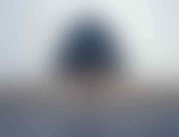 Foto Mencengangkan Karya Seniman "Hantu"