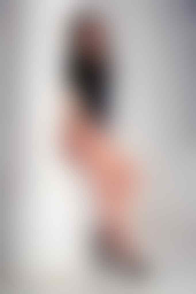 Wanita Dengan Kaki Terpanjang di Dunia