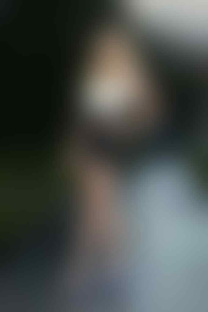 Wanita Dengan Kaki Terpanjang di Dunia