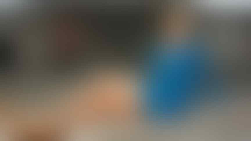Wanita Dengan Kaki Terpanjang di Dunia