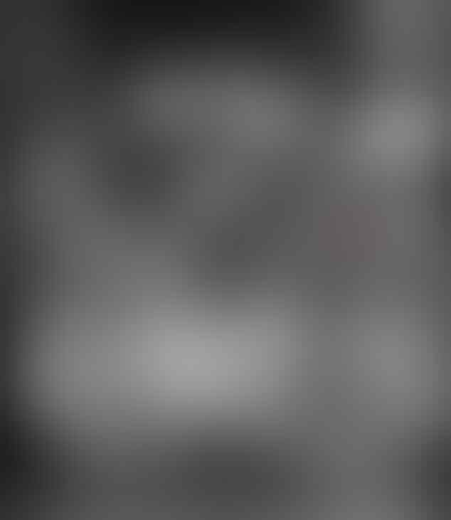 Ada penampakan hantu seram di foto ini, coba kamu temukan!