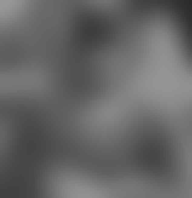 Ada penampakan hantu seram di foto ini, coba kamu temukan!