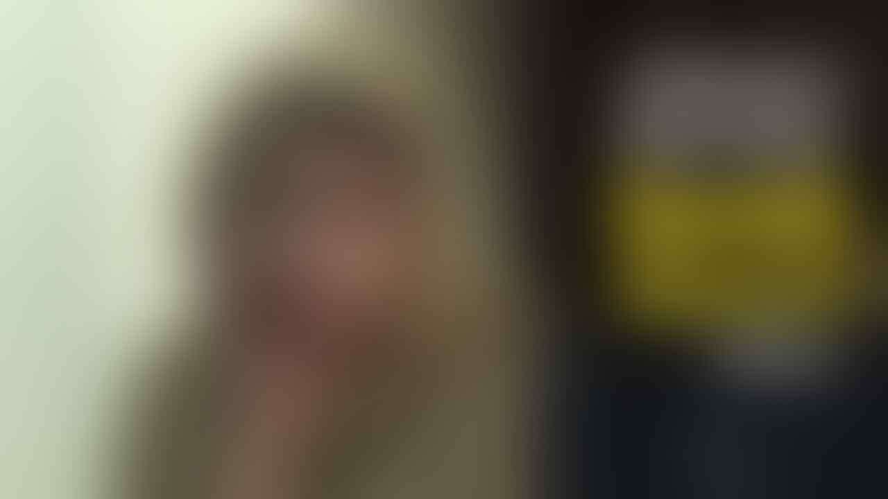 Cewek Cantik Ini Ternyata Penjinak Bom