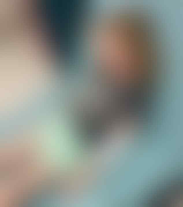 Kutu Ini Telah Membuat Gadis Ini Tidak Bisa Bergerak Dan Berbicara