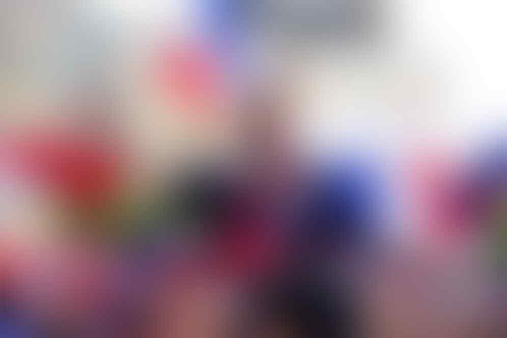 SEHAT MANAKAH ? MENONTON BOLA DI LAPANGAN BOLA ATAU DI TELEVISI ?