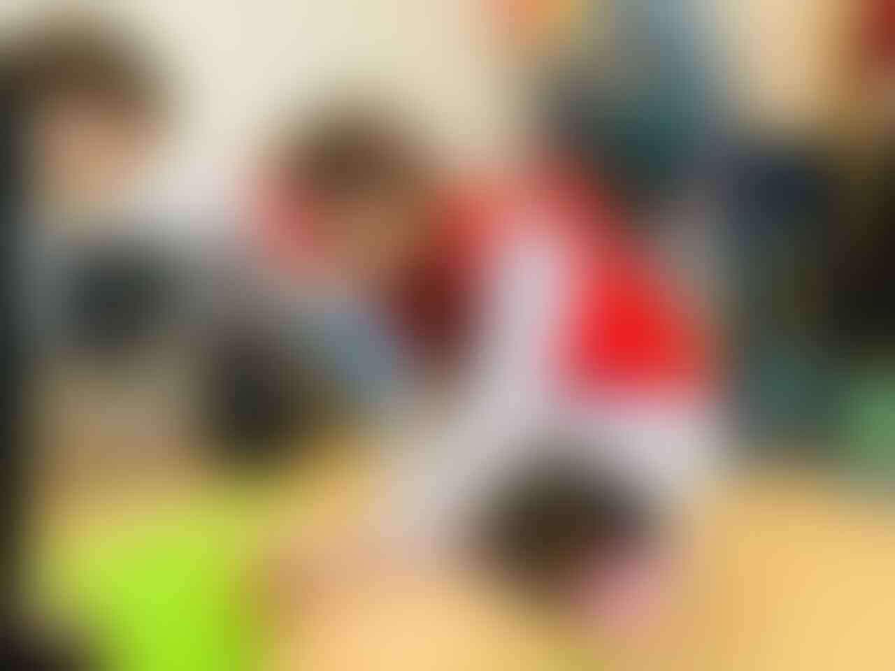 Mahasiswi dan Tenaga Medis Cantik di Rusia di Kegiatan Relawan Medis