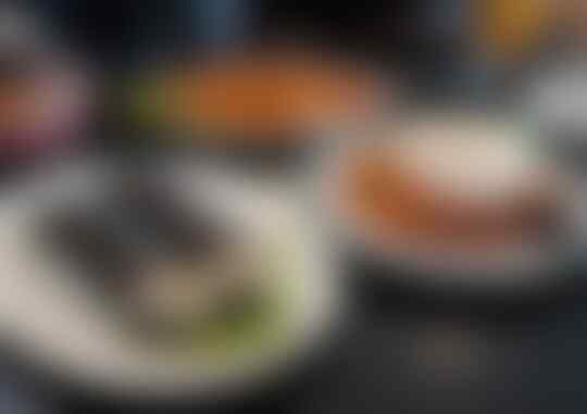 7 Kelakuan Anak Muda Pas Makan di Resto Mahal.