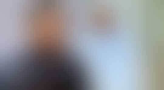 Meski Kurang Ganteng, 6 Seleb Pria Ini Istrinya Cantik Banget Loh!