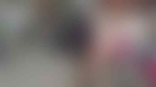 5 Kasus pria kedapatan ambil foto bawah rok wanita, duh
