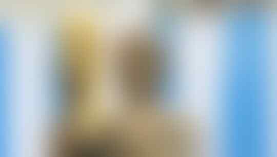 7 Patung yang Berbeda dengan Tokoh Aslinya