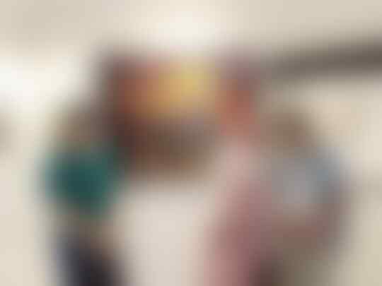 Suami Juga Bisa Pamer Lho, Isteri Cerdas Tentu Mengharumkan!