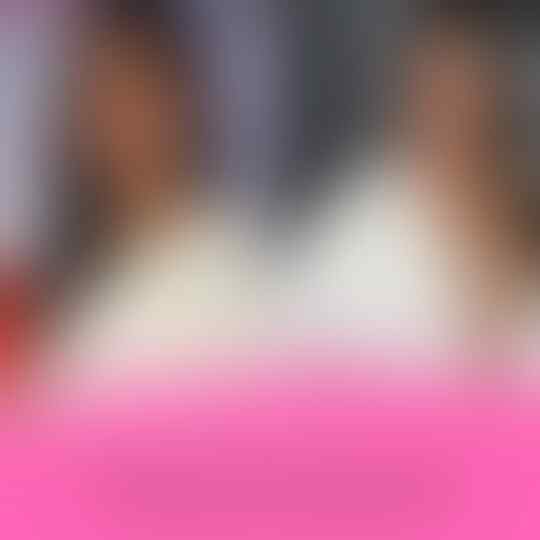 Gaun Indah Kelihatan Itunya Bikin Mata Melotot, Begini Kata Artis Lain