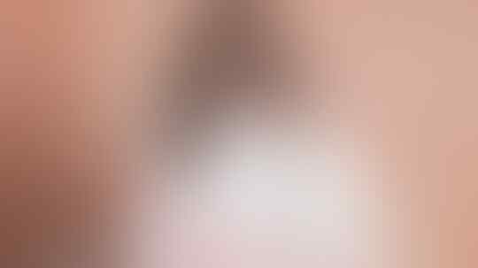 Astaga! Artis Ini Dulu Berhijab, Sekarang Perbolehkan Putri Cantiknya Minum Alkohol