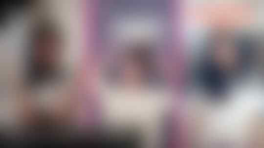 Sikut Challenge Viral Lagi, Cewek "Tepos" Insecure Lagi. Bibit Rasis Gak Sih?