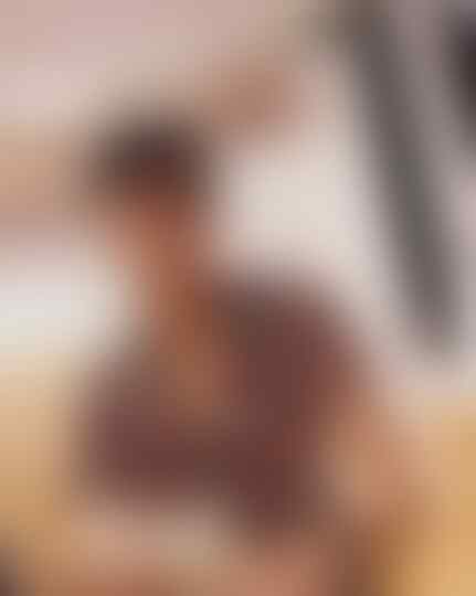 Cewek Ini Viral karena Punya Foto KTP Glowing, Ini 10 Potret Sosoknya