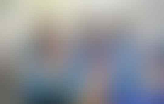 Begini Perbedaan Antara Alfamart Dan Indomaret, Kasirnya Ada Yang Lebih Cantik?