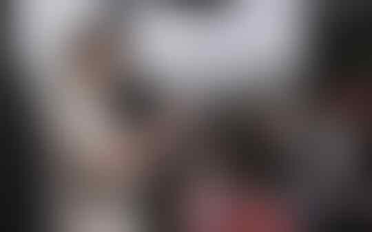 Foto-Foto Anies Baswedan Dengan Percaya Diri Menghampiri Wartawan di KPK