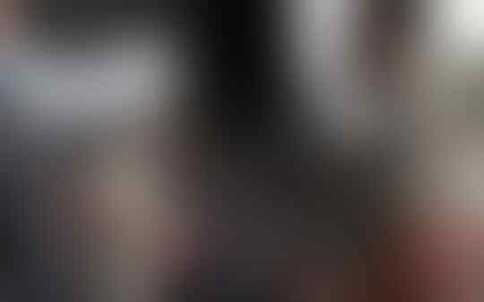 Foto-Foto Anies Baswedan Dengan Percaya Diri Menghampiri Wartawan di KPK