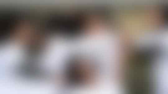 Timnas putri Afghanistan: Lolos dari Taliban dengan masa depan sepakbola tidak pasti